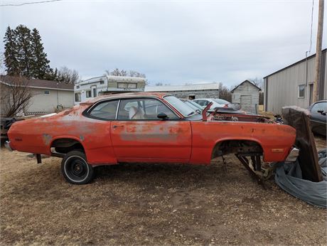 Lot 35 - 1975 Dodge Duster Plymouth 360
